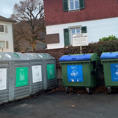 Einwurfzeiten bei der Müllsammelstelle SPAR beachten