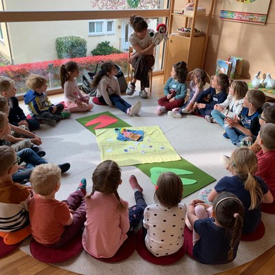 Max Prophylax zu Besuch im Kindergarten Röthis