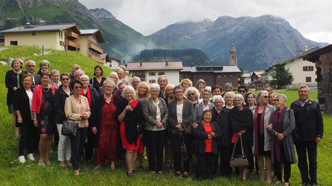 Senioren und Seniorinnen beim Eröffnungskonzert des 9. Lech Classic Festivals